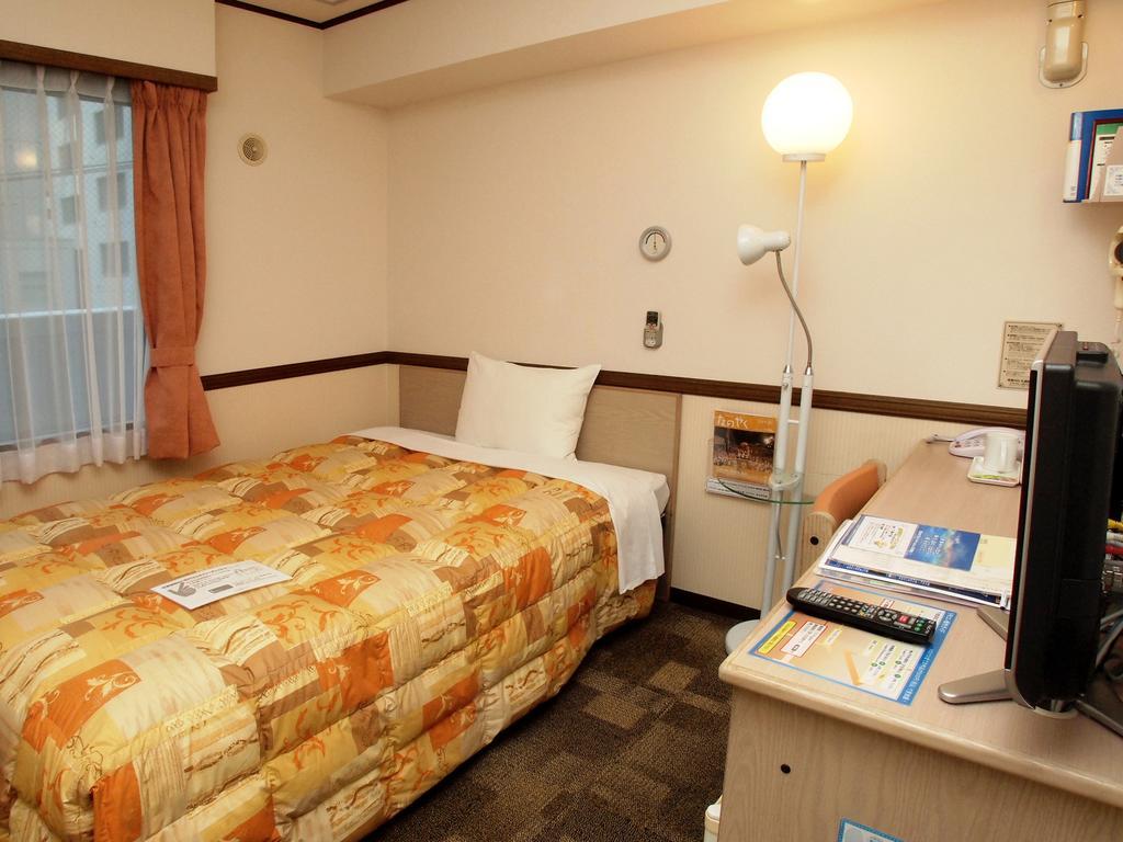 Toyoko Inn Hokkaido Sapporo-Eki Nishi-Guchi Hokudai Mae מראה חיצוני תמונה