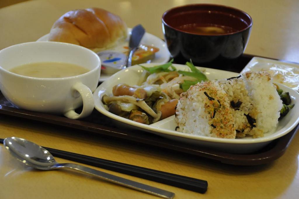 Toyoko Inn Hokkaido Sapporo-Eki Nishi-Guchi Hokudai Mae מראה חיצוני תמונה